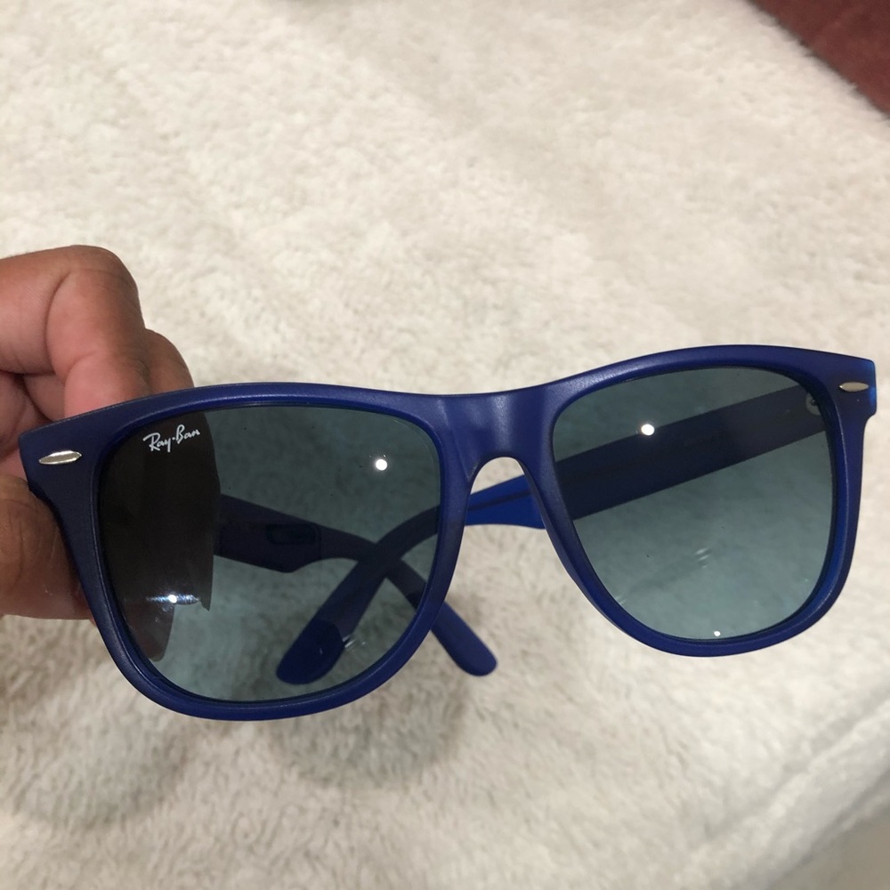 Ray Ban Wayfarer sunglasses 💯% authentic!!
